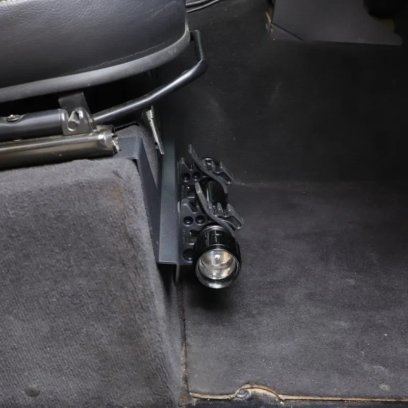 Car Accessories Under 1000 - Soporte para linterna debajo del asiento